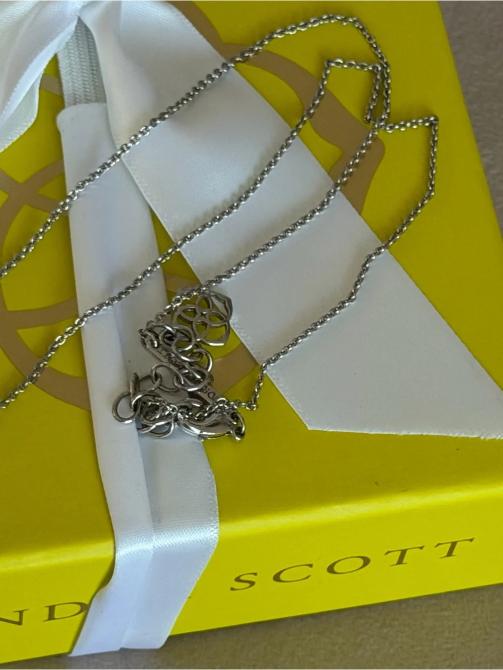 Kendra Scott Air Heart Rhodium Pendant Necklace in Ivory Mother of Pearl 🤍